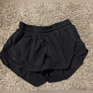 LuluLemon Hotty Hot Low-Rise Lined Short 2.5" Black